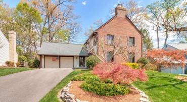 8420 SWEET PINE CT E, SPRINGFIELD, Virginia 22153, 5 Bedrooms Bedrooms, 17 Rooms Rooms,3 BathroomsBathrooms,Residential,For sale,8420 SWEET PINE CT E,VAFX2277842 MLS # VAFX2277842