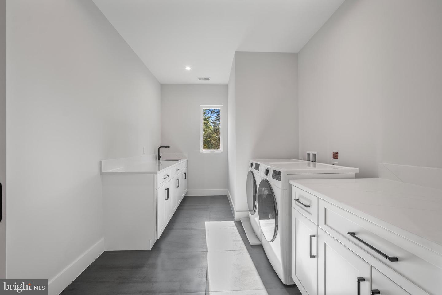 8023 LEWINSVILLE RD, MCLEAN, Virginia 22102, 6 Bedrooms Bedrooms, ,6 BathroomsBathrooms,Residential,For sale,8023 LEWINSVILLE RD,VAFX2277936 MLS # VAFX2277936 8023 LEWINSVILLE RD, MCLEAN, Virginia 22102, 6 Bedrooms Bedrooms, ,6 BathroomsBathrooms,Residential,For sale,8023 LEWINSVILLE RD,VAFX2277936 MLS # VAFX2277936