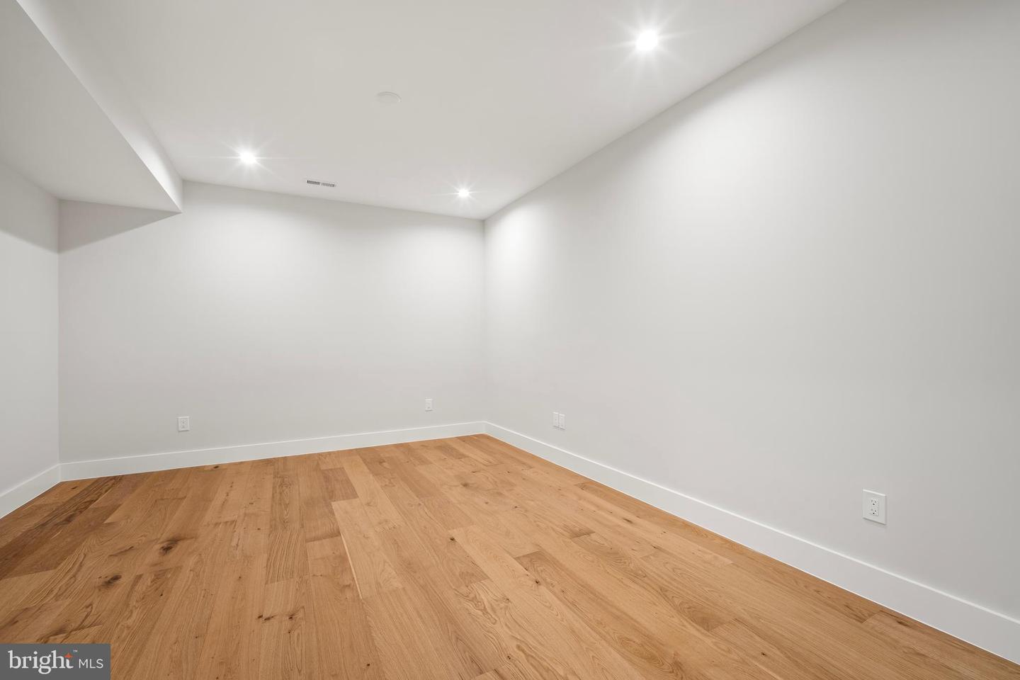 8023 LEWINSVILLE RD, MCLEAN, Virginia 22102, 6 Bedrooms Bedrooms, ,6 BathroomsBathrooms,Residential,For sale,8023 LEWINSVILLE RD,VAFX2277936 MLS # VAFX2277936 8023 LEWINSVILLE RD, MCLEAN, Virginia 22102, 6 Bedrooms Bedrooms, ,6 BathroomsBathrooms,Residential,For sale,8023 LEWINSVILLE RD,VAFX2277936 MLS # VAFX2277936