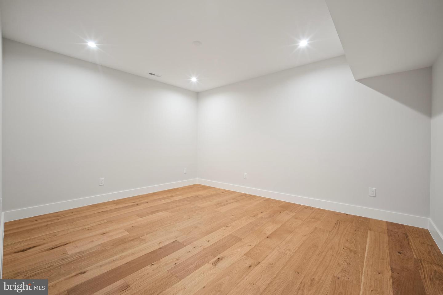 8023 LEWINSVILLE RD, MCLEAN, Virginia 22102, 6 Bedrooms Bedrooms, ,6 BathroomsBathrooms,Residential,For sale,8023 LEWINSVILLE RD,VAFX2277936 MLS # VAFX2277936 8023 LEWINSVILLE RD, MCLEAN, Virginia 22102, 6 Bedrooms Bedrooms, ,6 BathroomsBathrooms,Residential,For sale,8023 LEWINSVILLE RD,VAFX2277936 MLS # VAFX2277936