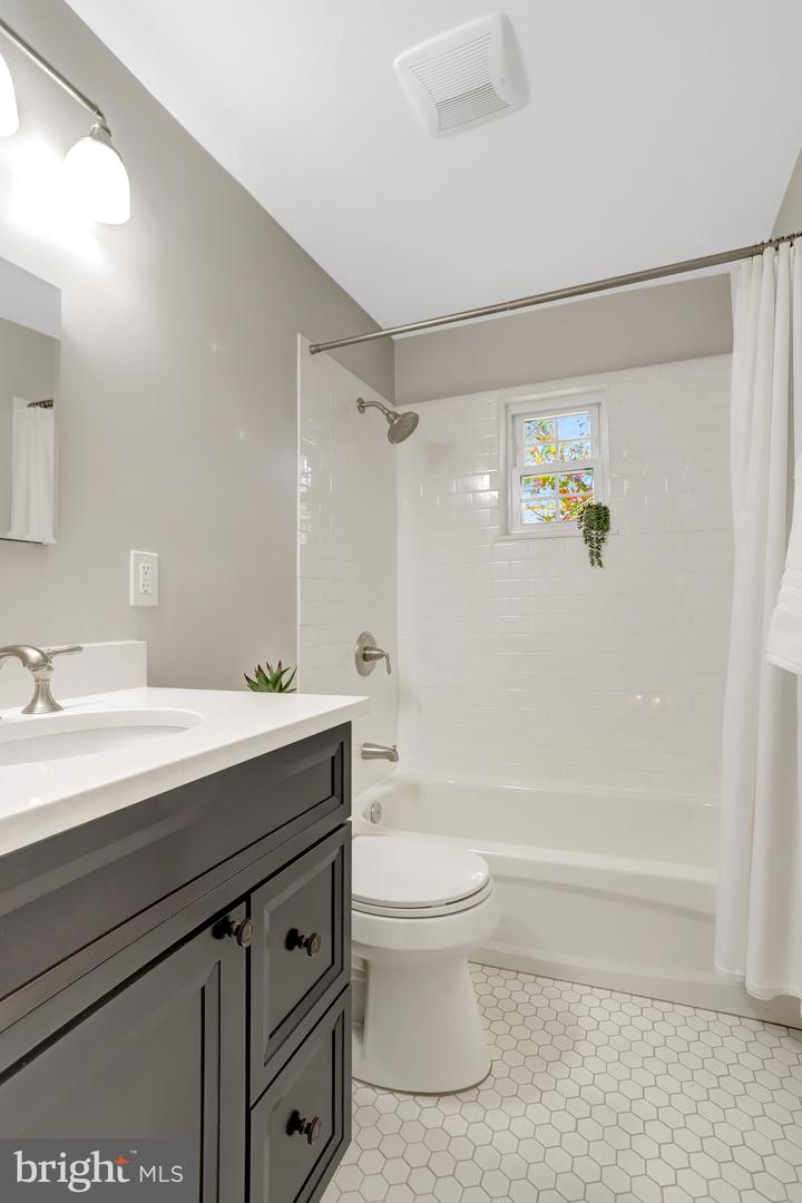 115 S INGRAM ST, ALEXANDRIA, Virginia 22304, 2 Bedrooms Bedrooms, ,1 BathroomBathrooms,Residential,For sale,115 S INGRAM ST,VAAX2051520 MLS # VAAX2051520