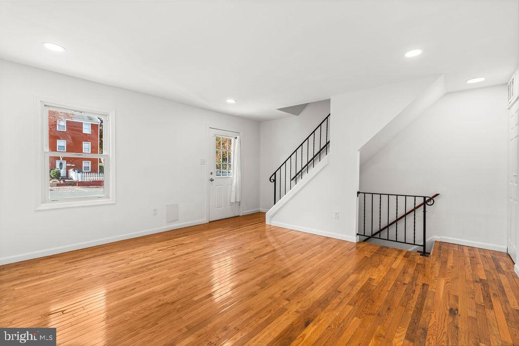 2903 WILLIAMSBURG CT, WOODBRIDGE, Virginia 22191, 3 Bedrooms Bedrooms, ,1 BathroomBathrooms,Residential,For sale,2903 WILLIAMSBURG CT,VAPW2107338 MLS # VAPW2107338 2903 WILLIAMSBURG CT, WOODBRIDGE, Virginia 22191, 3 Bedrooms Bedrooms, ,1 BathroomBathrooms,Residential,For sale,2903 WILLIAMSBURG CT,VAPW2107338 MLS # VAPW2107338