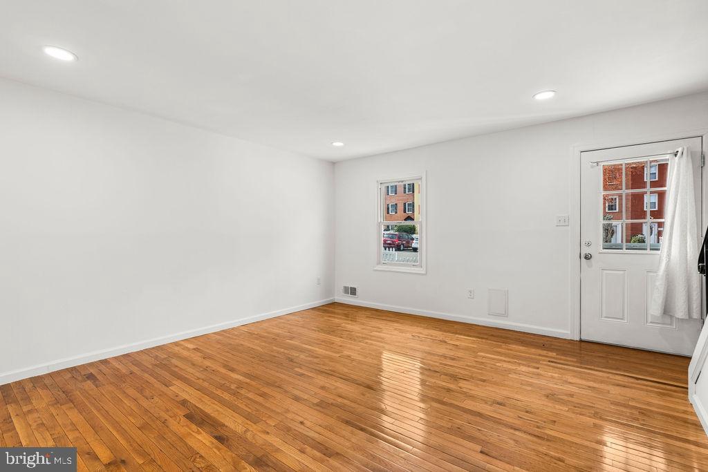 2903 WILLIAMSBURG CT, WOODBRIDGE, Virginia 22191, 3 Bedrooms Bedrooms, ,1 BathroomBathrooms,Residential,For sale,2903 WILLIAMSBURG CT,VAPW2107338 MLS # VAPW2107338 2903 WILLIAMSBURG CT, WOODBRIDGE, Virginia 22191, 3 Bedrooms Bedrooms, ,1 BathroomBathrooms,Residential,For sale,2903 WILLIAMSBURG CT,VAPW2107338 MLS # VAPW2107338