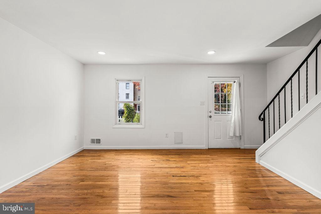 2903 WILLIAMSBURG CT, WOODBRIDGE, Virginia 22191, 3 Bedrooms Bedrooms, ,1 BathroomBathrooms,Residential,For sale,2903 WILLIAMSBURG CT,VAPW2107338 MLS # VAPW2107338 2903 WILLIAMSBURG CT, WOODBRIDGE, Virginia 22191, 3 Bedrooms Bedrooms, ,1 BathroomBathrooms,Residential,For sale,2903 WILLIAMSBURG CT,VAPW2107338 MLS # VAPW2107338