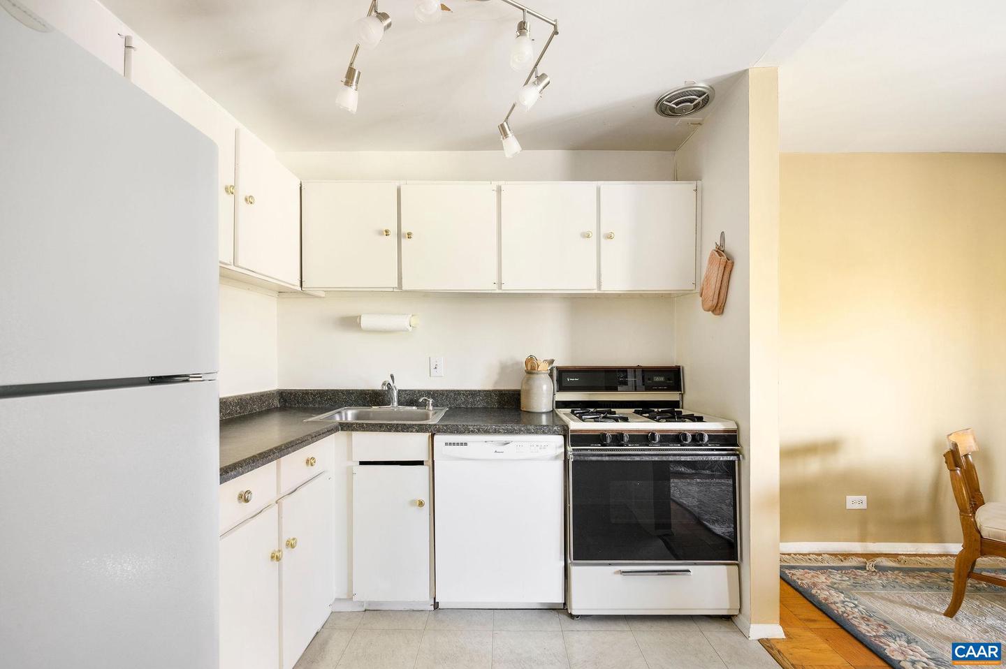 511 N 1ST ST #509, CHARLOTTESVILLE, Virginia 22902, 1 Bedroom Bedrooms, ,1 BathroomBathrooms,Residential,For sale,511 N 1ST ST #509,670754 MLS # 670754 511 N 1ST ST #509, CHARLOTTESVILLE, Virginia 22902, 1 Bedroom Bedrooms, ,1 BathroomBathrooms,Residential,For sale,511 N 1ST ST #509,670754 MLS # 670754