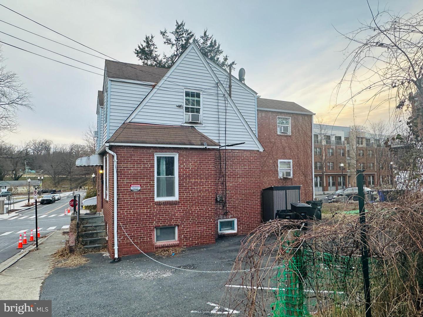 2325 S SHIRLINGTON RD, ARLINGTON, Virginia 22206, 4 Bedrooms Bedrooms, ,3 BathroomsBathrooms,Residential,For sale,2325 S SHIRLINGTON RD,VAAR2065770 MLS # VAAR2065770 2325 S SHIRLINGTON RD, ARLINGTON, Virginia 22206, 4 Bedrooms Bedrooms, ,3 BathroomsBathrooms,Residential,For sale,2325 S SHIRLINGTON RD,VAAR2065770 MLS # VAAR2065770