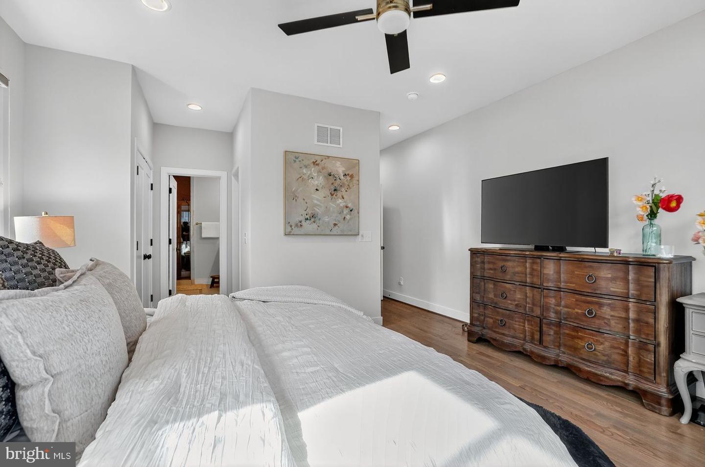 611 N COLUMBUS ST, ALEXANDRIA, Virginia 22314, 3 Bedrooms Bedrooms, ,3 BathroomsBathrooms,Residential,For sale,611 N COLUMBUS ST,VAAX2051554 MLS # VAAX2051554 611 N COLUMBUS ST, ALEXANDRIA, Virginia 22314, 3 Bedrooms Bedrooms, ,3 BathroomsBathrooms,Residential,For sale,611 N COLUMBUS ST,VAAX2051554 MLS # VAAX2051554