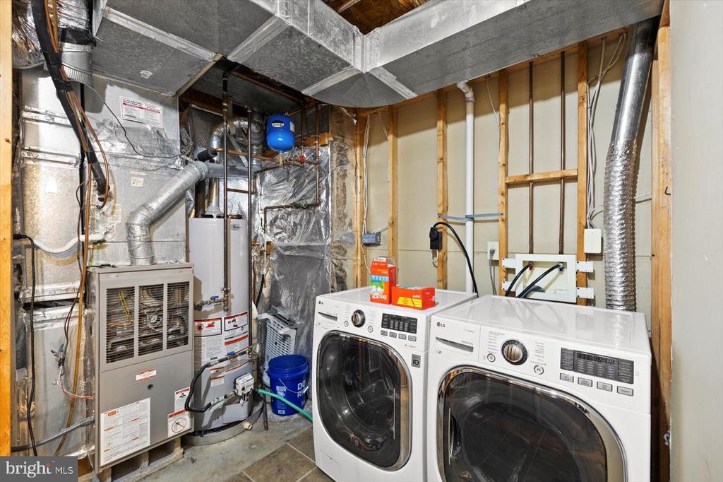 3712 W GLEN DOWER DR, FREDERICKSBURG, Virginia 22408, 3 Bedrooms Bedrooms, ,2 BathroomsBathrooms,Residential,3712 W GLEN DOWER DR,VASP2036908 MLS # VASP2036908