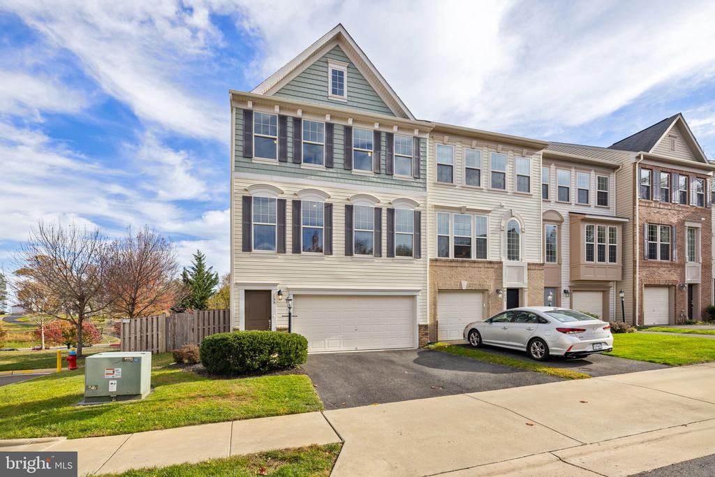 155 ROYAL CT, WARRENTON, Virginia 20186, 4 Bedrooms Bedrooms, ,3 BathroomsBathrooms,Residential,155 ROYAL CT,VAFQ2019452 MLS # VAFQ2019452