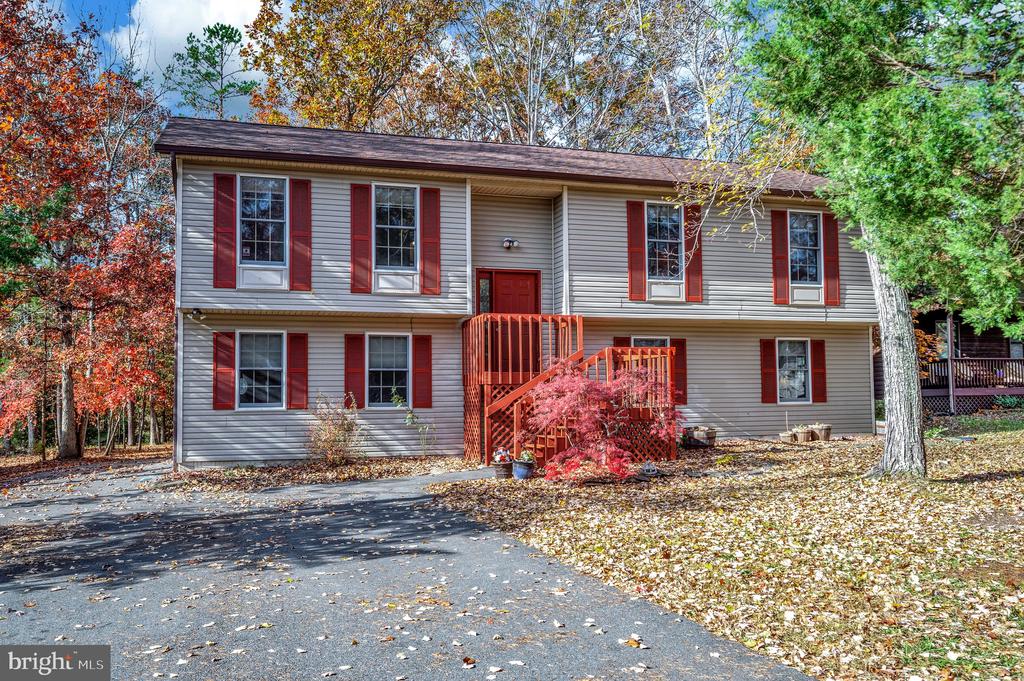 205 FAIRFAX LN, LOCUST GROVE, Virginia 22508, 4 Bedrooms Bedrooms, ,3 BathroomsBathrooms,Residential,205 FAIRFAX LN,VAOR2012730 MLS # VAOR2012730