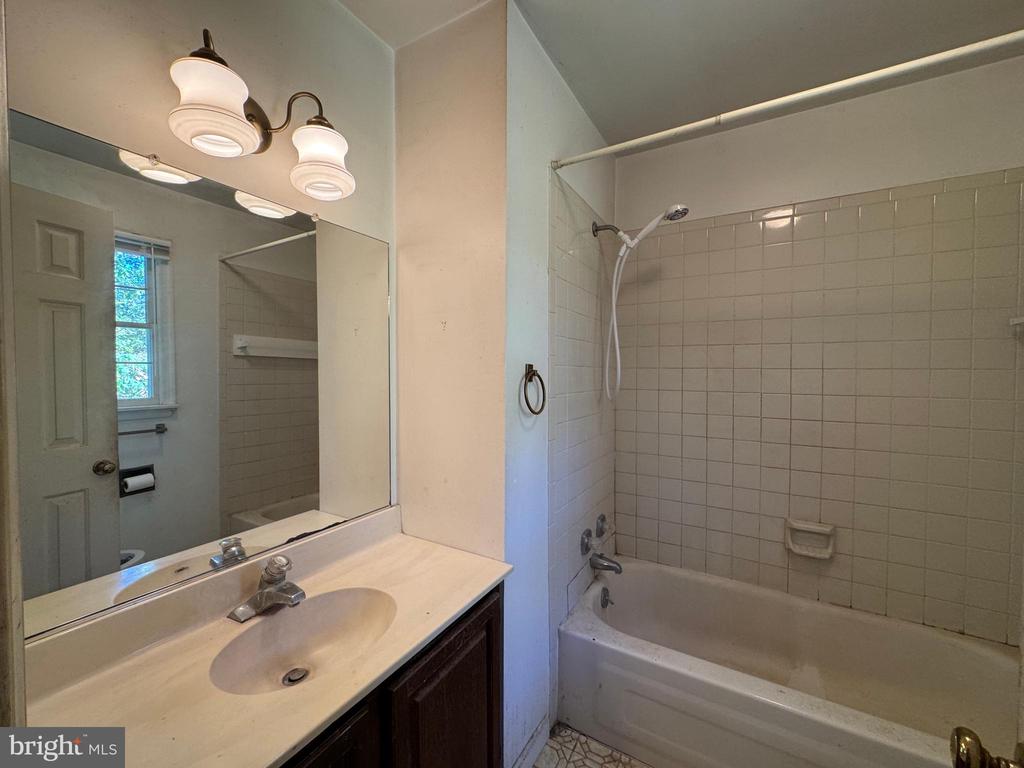 8742 HUNT TRL, WARRENTON, Virginia, 4 Bedrooms Bedrooms, ,2 BathroomsBathrooms,Residential,8742 HUNT TRL,VAFQ2019440 MLS # VAFQ2019440 8742 HUNT TRL, WARRENTON, Virginia, 4 Bedrooms Bedrooms, ,2 BathroomsBathrooms,Residential,8742 HUNT TRL,VAFQ2019440 MLS # VAFQ2019440