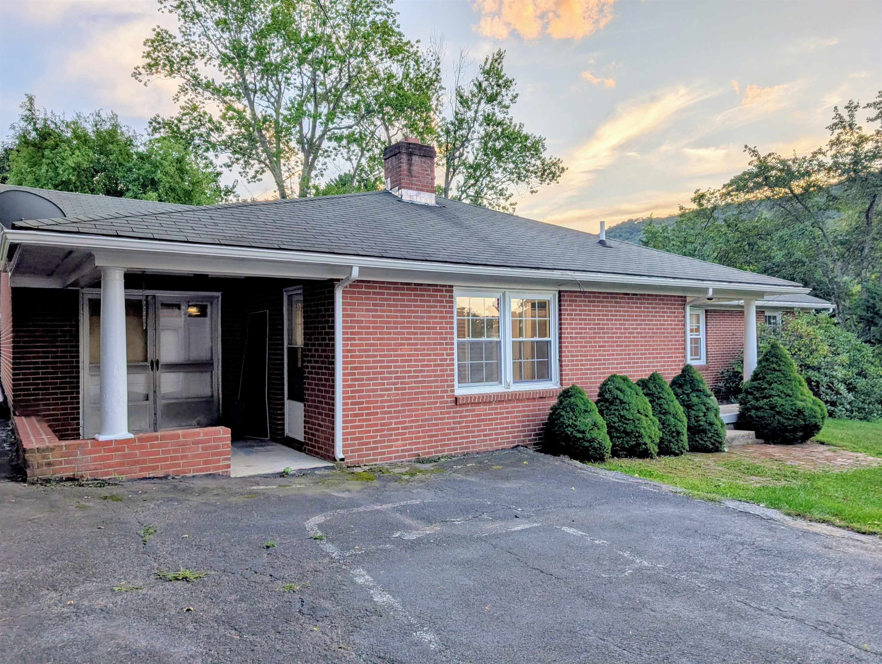 49 KINGSTOWN LN, HOT SPRINGS, Virginia 24445, 3 Bedrooms Bedrooms, ,2 BathroomsBathrooms,Residential,King,49 KINGSTOWN LN,667597 MLS # 667597