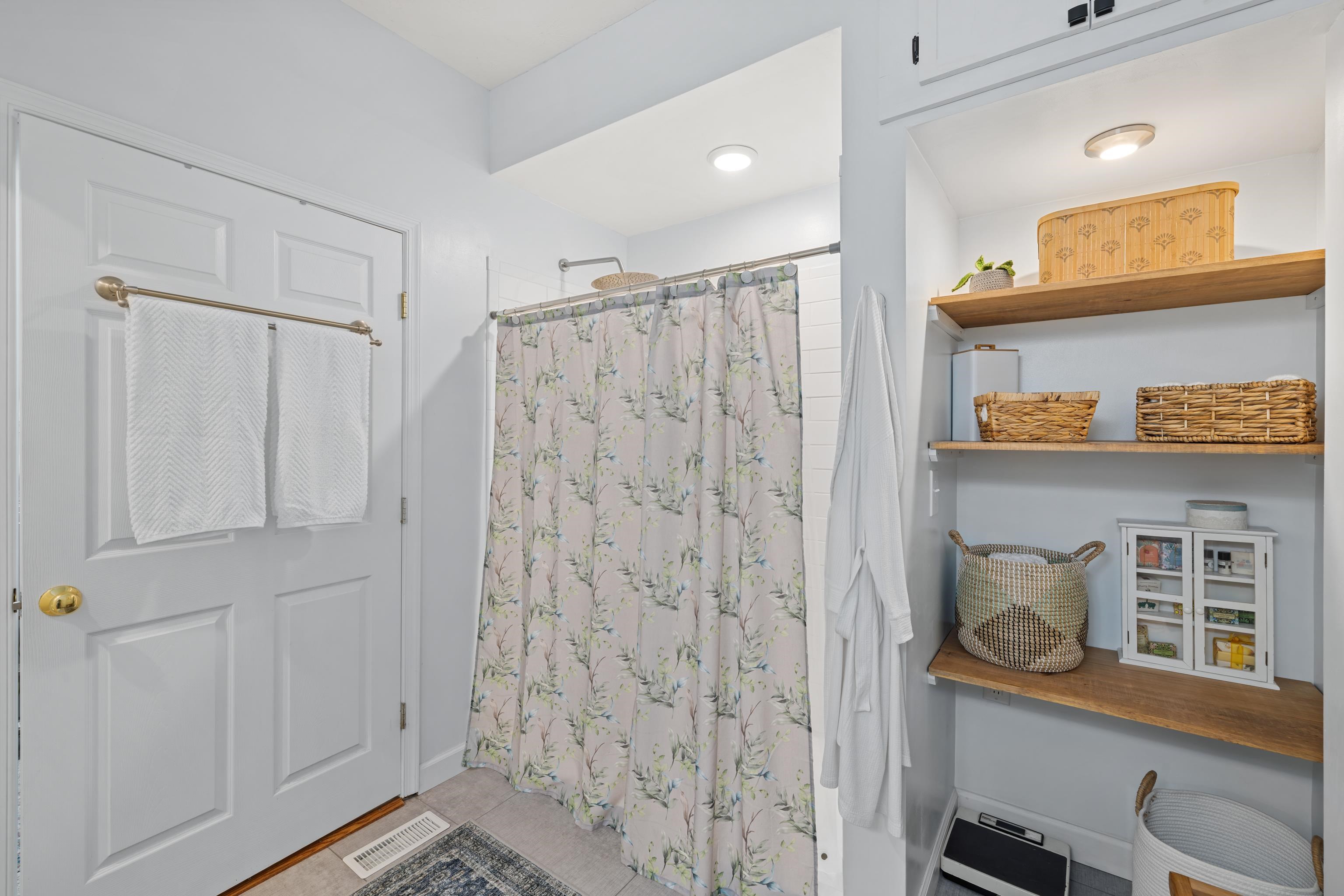 110 COLLINSWOOD DR, STAUNTON, Virginia 24401, 4 Bedrooms Bedrooms, ,2 BathroomsBathrooms,Residential,110 COLLINSWOOD DR,670802 MLS # 670802