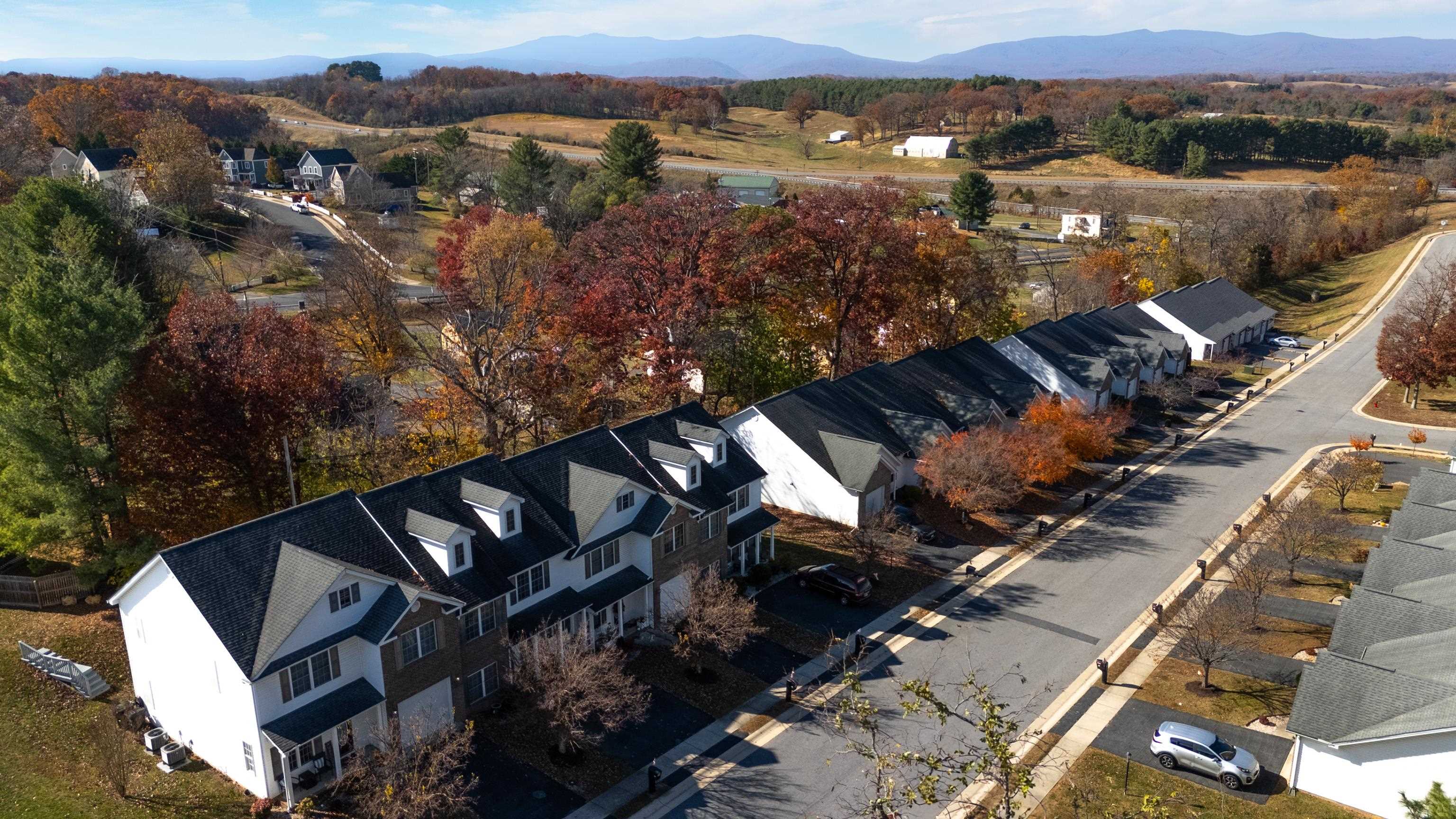 110 COLLINSWOOD DR, STAUNTON, Virginia 24401, 4 Bedrooms Bedrooms, ,2 BathroomsBathrooms,Residential,110 COLLINSWOOD DR,670802 MLS # 670802