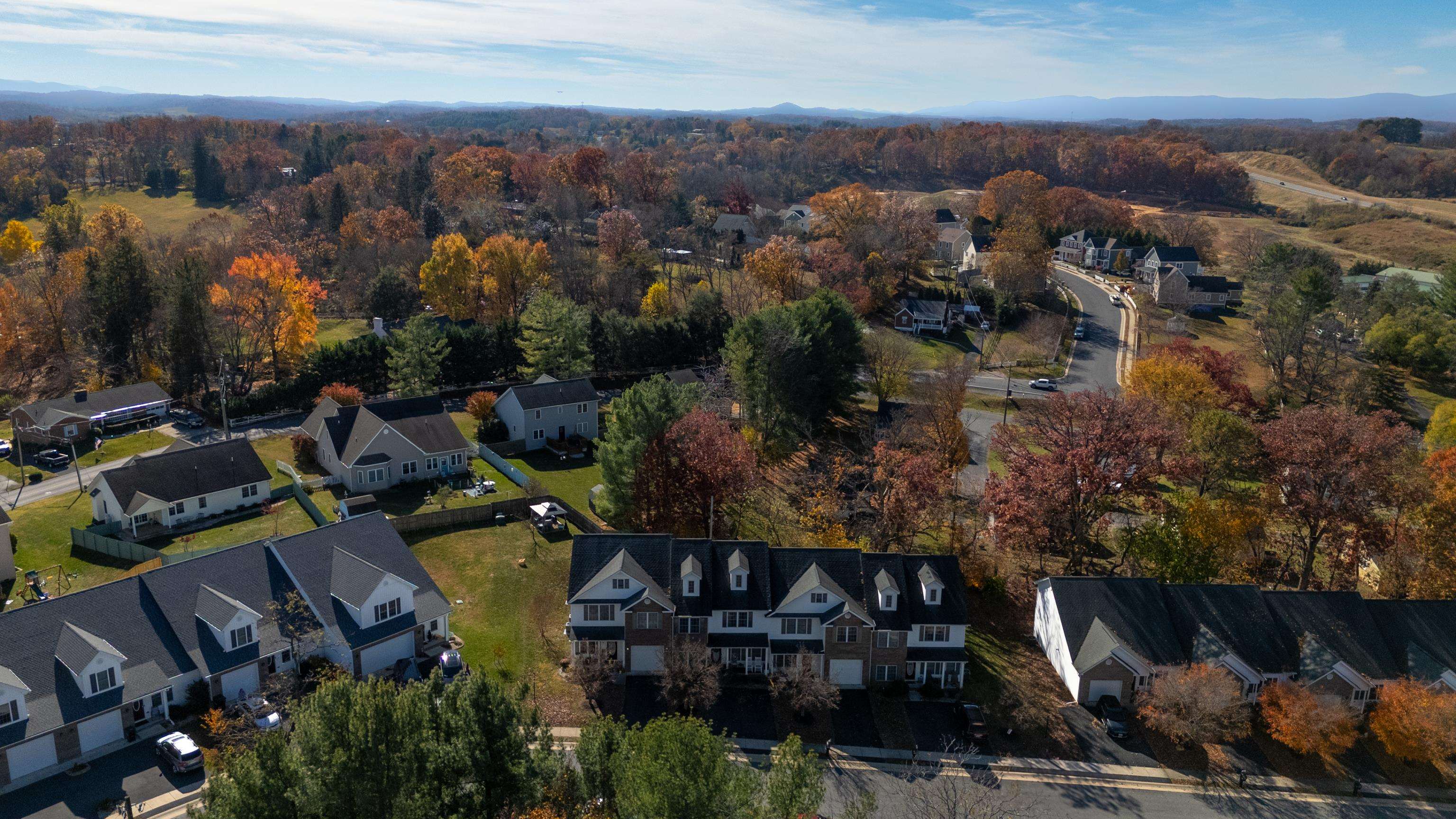 110 COLLINSWOOD DR, STAUNTON, Virginia 24401, 4 Bedrooms Bedrooms, ,2 BathroomsBathrooms,Residential,110 COLLINSWOOD DR,670802 MLS # 670802