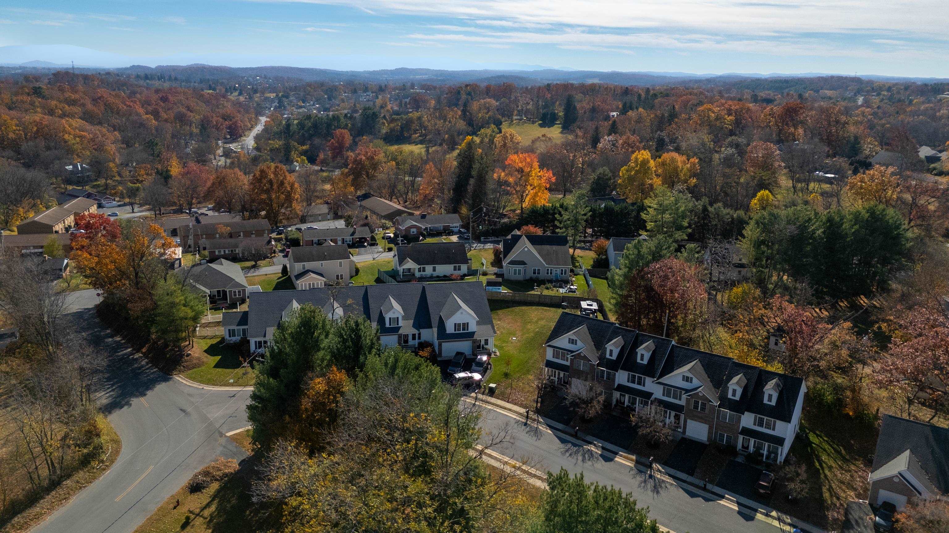 110 COLLINSWOOD DR, STAUNTON, Virginia 24401, 4 Bedrooms Bedrooms, ,2 BathroomsBathrooms,Residential,110 COLLINSWOOD DR,670802 MLS # 670802