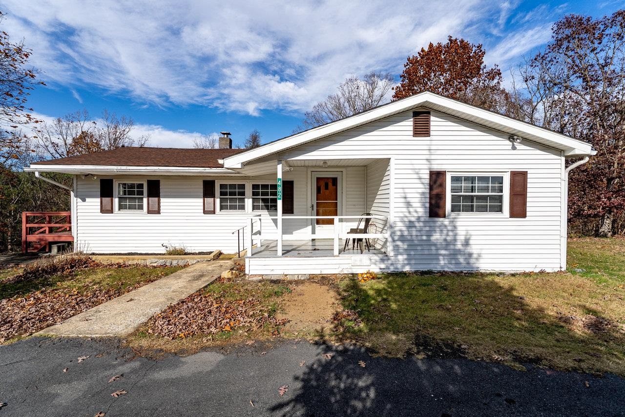 482 SANGERS LN, STAUNTON, Virginia 24401, 3 Bedrooms Bedrooms, ,1 BathroomBathrooms,Residential,482 SANGERS LN,670806 MLS # 670806