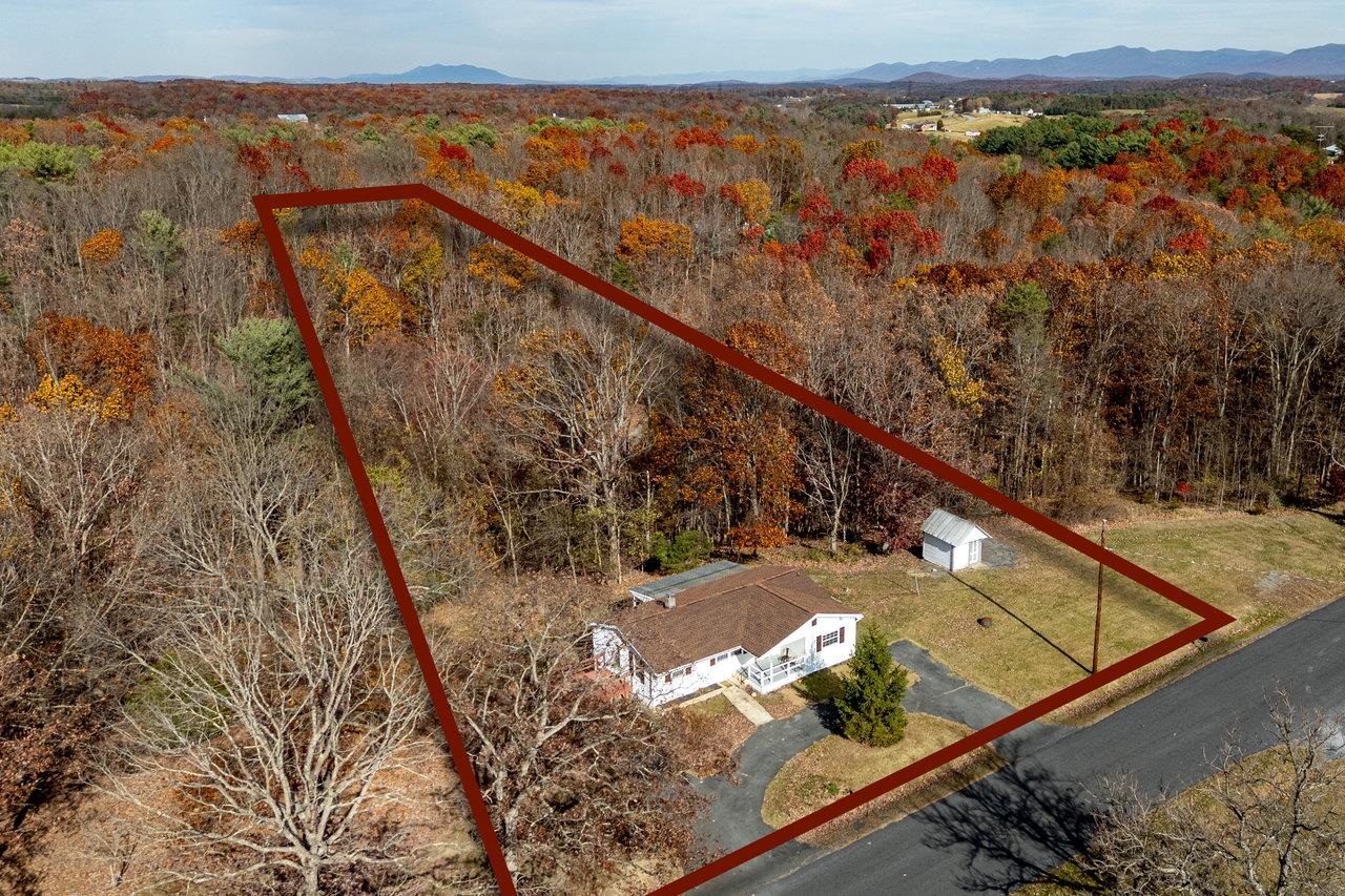 482 SANGERS LN, STAUNTON, Virginia 24401, 3 Bedrooms Bedrooms, ,1 BathroomBathrooms,Residential,482 SANGERS LN,670806 MLS # 670806