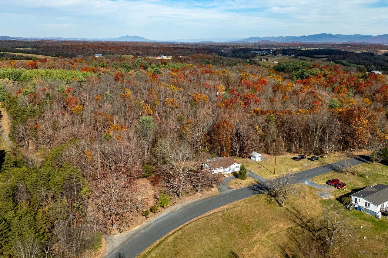 482 SANGERS LN, STAUNTON, Virginia 24401, 3 Bedrooms Bedrooms, ,1 BathroomBathrooms,Residential,482 SANGERS LN,670806 MLS # 670806