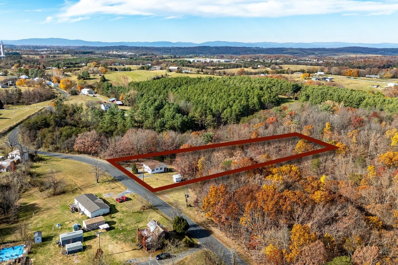 482 SANGERS LN, STAUNTON, Virginia 24401, 3 Bedrooms Bedrooms, ,1 BathroomBathrooms,Residential,482 SANGERS LN,670806 MLS # 670806