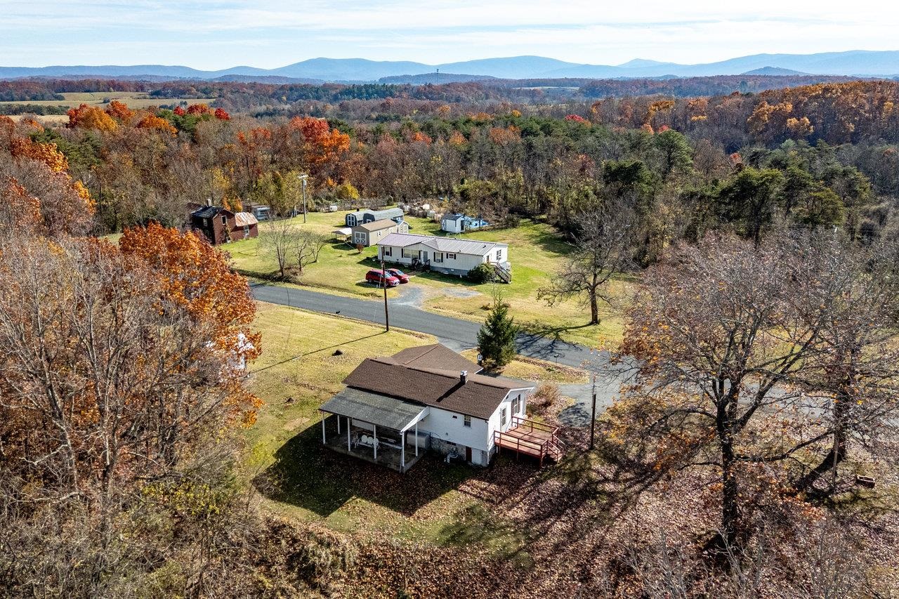 482 SANGERS LN, STAUNTON, Virginia 24401, 3 Bedrooms Bedrooms, ,1 BathroomBathrooms,Residential,482 SANGERS LN,670806 MLS # 670806