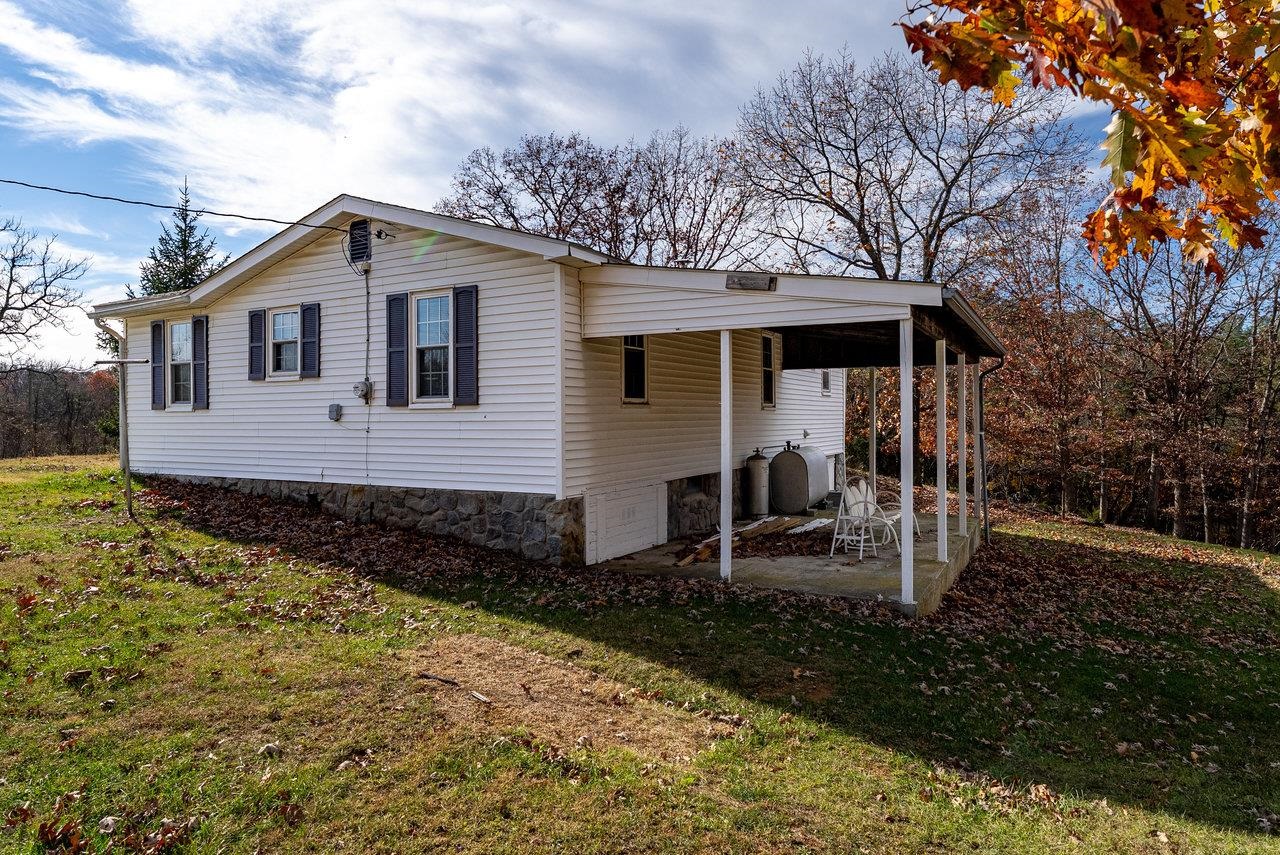 482 SANGERS LN, STAUNTON, Virginia 24401, 3 Bedrooms Bedrooms, ,1 BathroomBathrooms,Residential,482 SANGERS LN,670806 MLS # 670806