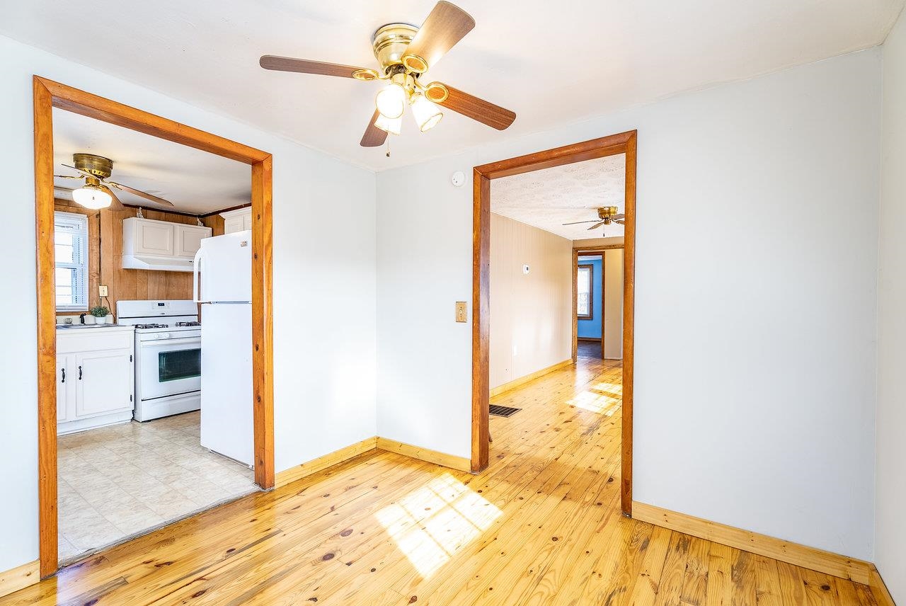 482 SANGERS LN, STAUNTON, Virginia 24401, 3 Bedrooms Bedrooms, ,1 BathroomBathrooms,Residential,482 SANGERS LN,670806 MLS # 670806