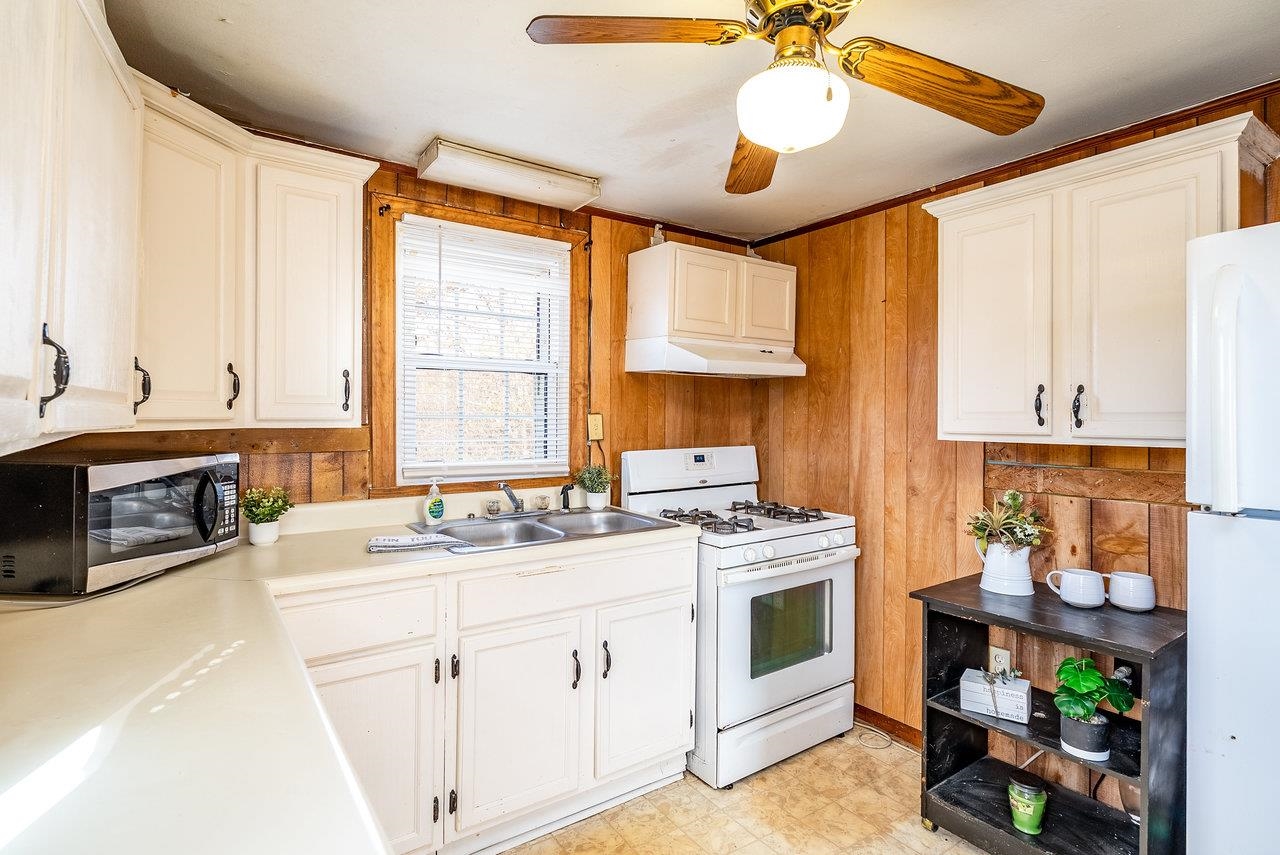 482 SANGERS LN, STAUNTON, Virginia 24401, 3 Bedrooms Bedrooms, ,1 BathroomBathrooms,Residential,482 SANGERS LN,670806 MLS # 670806