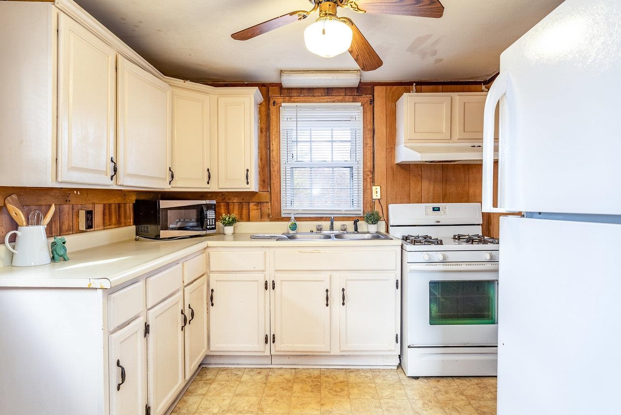 482 SANGERS LN, STAUNTON, Virginia 24401, 3 Bedrooms Bedrooms, ,1 BathroomBathrooms,Residential,482 SANGERS LN,670806 MLS # 670806