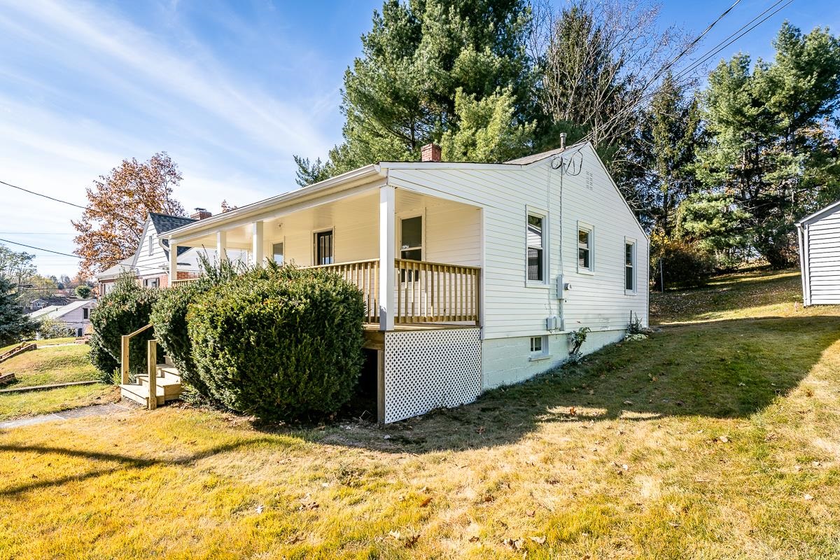 106 GRUBERT AVE, STAUNTON, Virginia 24401, 2 Bedrooms Bedrooms, ,1 BathroomBathrooms,Residential,106 GRUBERT AVE,670816 MLS # 670816 106 GRUBERT AVE, STAUNTON, Virginia 24401, 2 Bedrooms Bedrooms, ,1 BathroomBathrooms,Residential,106 GRUBERT AVE,670816 MLS # 670816