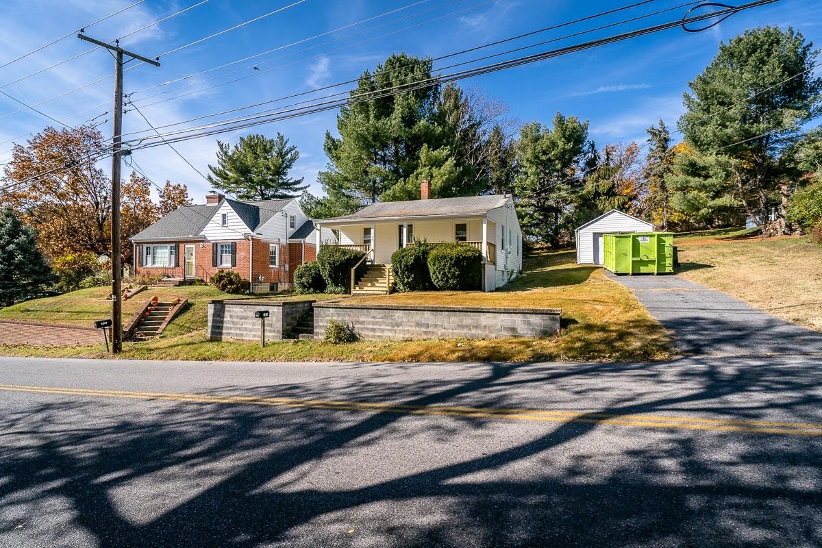 106 GRUBERT AVE, STAUNTON, Virginia 24401, 2 Bedrooms Bedrooms, ,1 BathroomBathrooms,Residential,106 GRUBERT AVE,670816 MLS # 670816 106 GRUBERT AVE, STAUNTON, Virginia 24401, 2 Bedrooms Bedrooms, ,1 BathroomBathrooms,Residential,106 GRUBERT AVE,670816 MLS # 670816