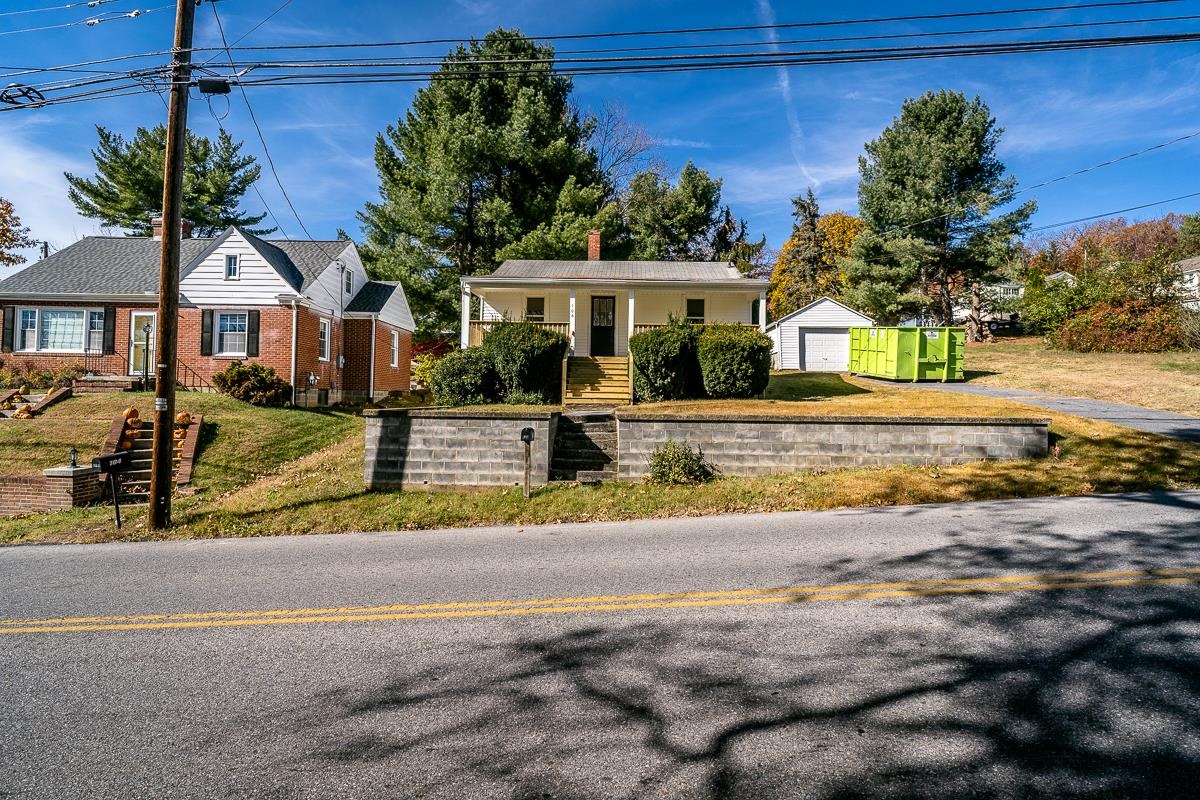 106 GRUBERT AVE, STAUNTON, Virginia 24401, 2 Bedrooms Bedrooms, ,1 BathroomBathrooms,Residential,106 GRUBERT AVE,670816 MLS # 670816 106 GRUBERT AVE, STAUNTON, Virginia 24401, 2 Bedrooms Bedrooms, ,1 BathroomBathrooms,Residential,106 GRUBERT AVE,670816 MLS # 670816