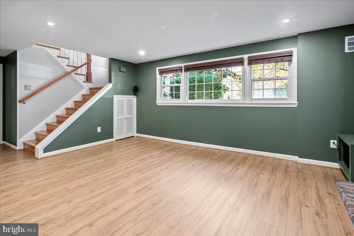 3026 BATTERSEA LN, ALEXANDRIA, Virginia 22309, 5 Bedrooms Bedrooms, ,3 BathroomsBathrooms,Residential,For sale,3026 BATTERSEA LN,VAFX2274490 MLS # VAFX2274490 3026 BATTERSEA LN, ALEXANDRIA, Virginia 22309, 5 Bedrooms Bedrooms, ,3 BathroomsBathrooms,Residential,For sale,3026 BATTERSEA LN,VAFX2274490 MLS # VAFX2274490