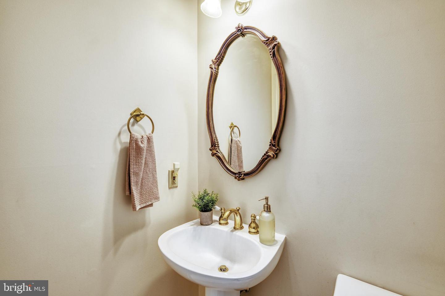 8625 OAK CHASE CIR, FAIRFAX STATION, Virginia 22039, 4 Bedrooms Bedrooms, ,3 BathroomsBathrooms,Residential,For sale,8625 OAK CHASE CIR,VAFX2275080 MLS # VAFX2275080 8625 OAK CHASE CIR, FAIRFAX STATION, Virginia 22039, 4 Bedrooms Bedrooms, ,3 BathroomsBathrooms,Residential,For sale,8625 OAK CHASE CIR,VAFX2275080 MLS # VAFX2275080