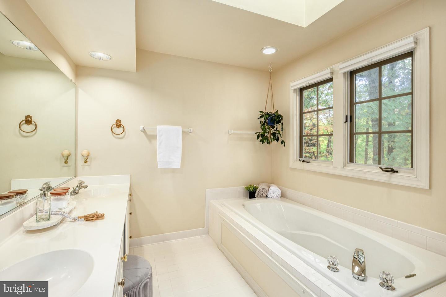 8625 OAK CHASE CIR, FAIRFAX STATION, Virginia 22039, 4 Bedrooms Bedrooms, ,3 BathroomsBathrooms,Residential,For sale,8625 OAK CHASE CIR,VAFX2275080 MLS # VAFX2275080 8625 OAK CHASE CIR, FAIRFAX STATION, Virginia 22039, 4 Bedrooms Bedrooms, ,3 BathroomsBathrooms,Residential,For sale,8625 OAK CHASE CIR,VAFX2275080 MLS # VAFX2275080