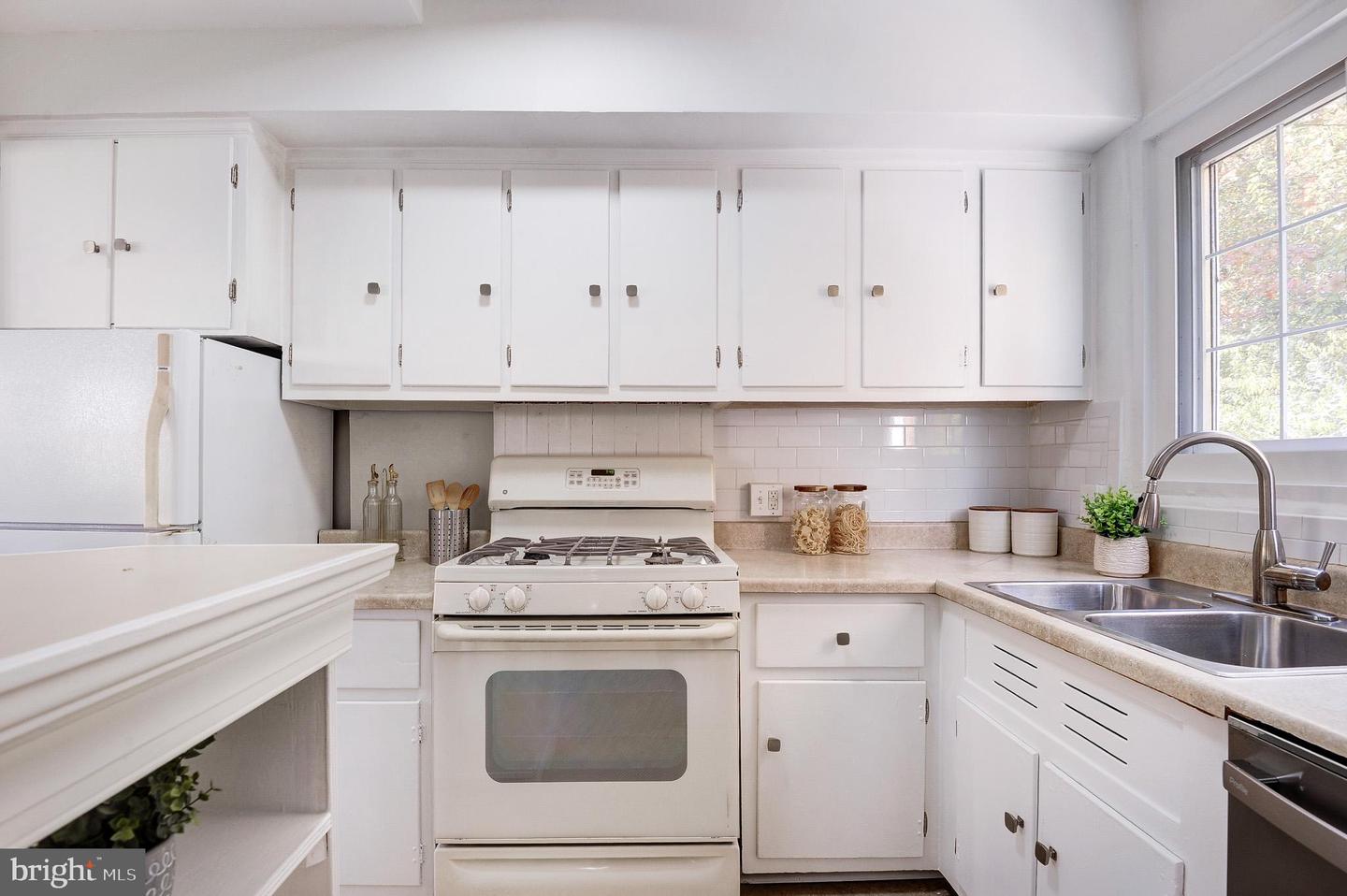 3508 VALLEY DR, ALEXANDRIA, Virginia 22302, 2 Bedrooms Bedrooms, ,1 BathroomBathrooms,Residential,For sale,3508 VALLEY DR,VAAX2051038 MLS # VAAX2051038 3508 VALLEY DR, ALEXANDRIA, Virginia 22302, 2 Bedrooms Bedrooms, ,1 BathroomBathrooms,Residential,For sale,3508 VALLEY DR,VAAX2051038 MLS # VAAX2051038