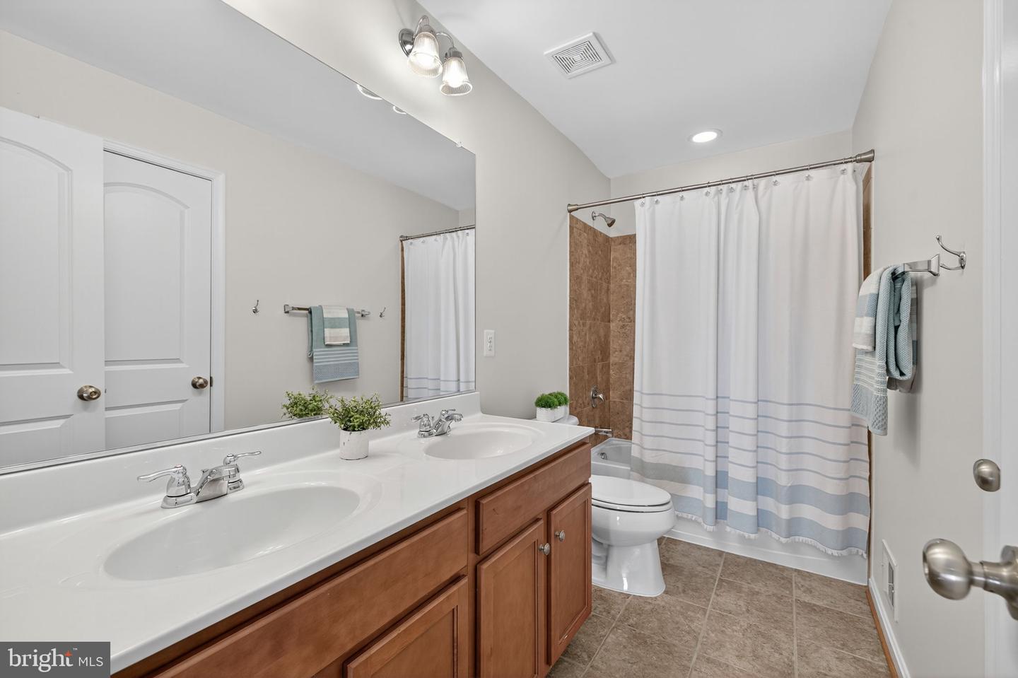 155 ROYAL CT, WARRENTON, Virginia 20186, 4 Bedrooms Bedrooms, 7 Rooms Rooms,3 BathroomsBathrooms,Residential,For sale,155 ROYAL CT,VAFQ2019452 MLS # VAFQ2019452 155 ROYAL CT, WARRENTON, Virginia 20186, 4 Bedrooms Bedrooms, 7 Rooms Rooms,3 BathroomsBathrooms,Residential,For sale,155 ROYAL CT,VAFQ2019452 MLS # VAFQ2019452