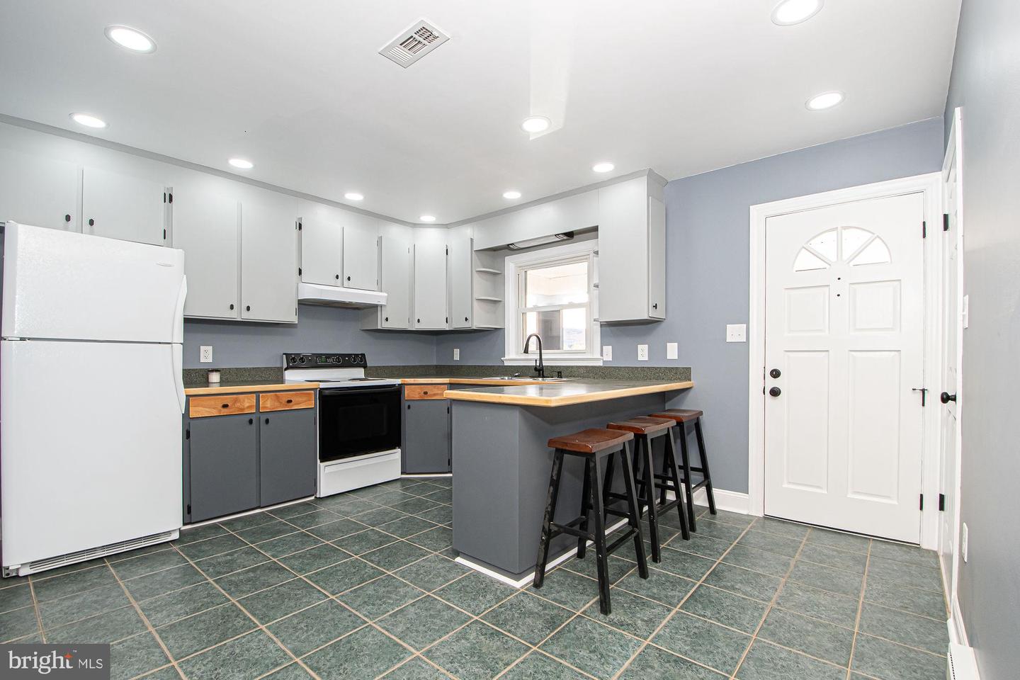 812 VIRGINIA AVE, FRONT ROYAL, Virginia 22630, 3 Bedrooms Bedrooms, ,1 BathroomBathrooms,Residential,For sale,812 VIRGINIA AVE,VAWR2012618 MLS # VAWR2012618 812 VIRGINIA AVE, FRONT ROYAL, Virginia 22630, 3 Bedrooms Bedrooms, ,1 BathroomBathrooms,Residential,For sale,812 VIRGINIA AVE,VAWR2012618 MLS # VAWR2012618