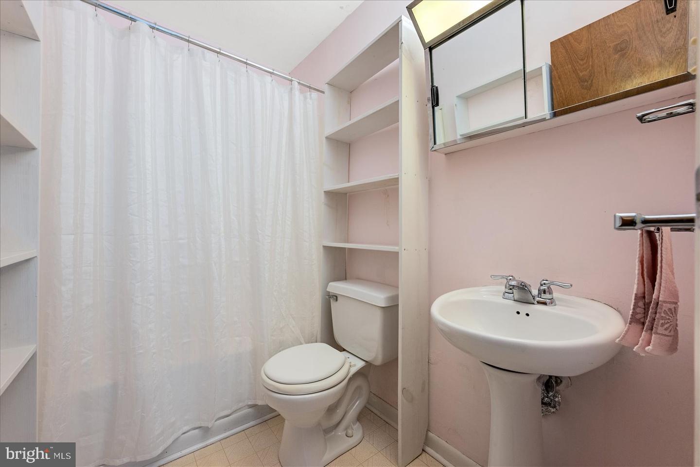 621 BUTLER AVE, WINCHESTER, Virginia 22601, 4 Bedrooms Bedrooms, ,2 BathroomsBathrooms,Residential,For sale,621 BUTLER AVE,VAWI2009352 MLS # VAWI2009352