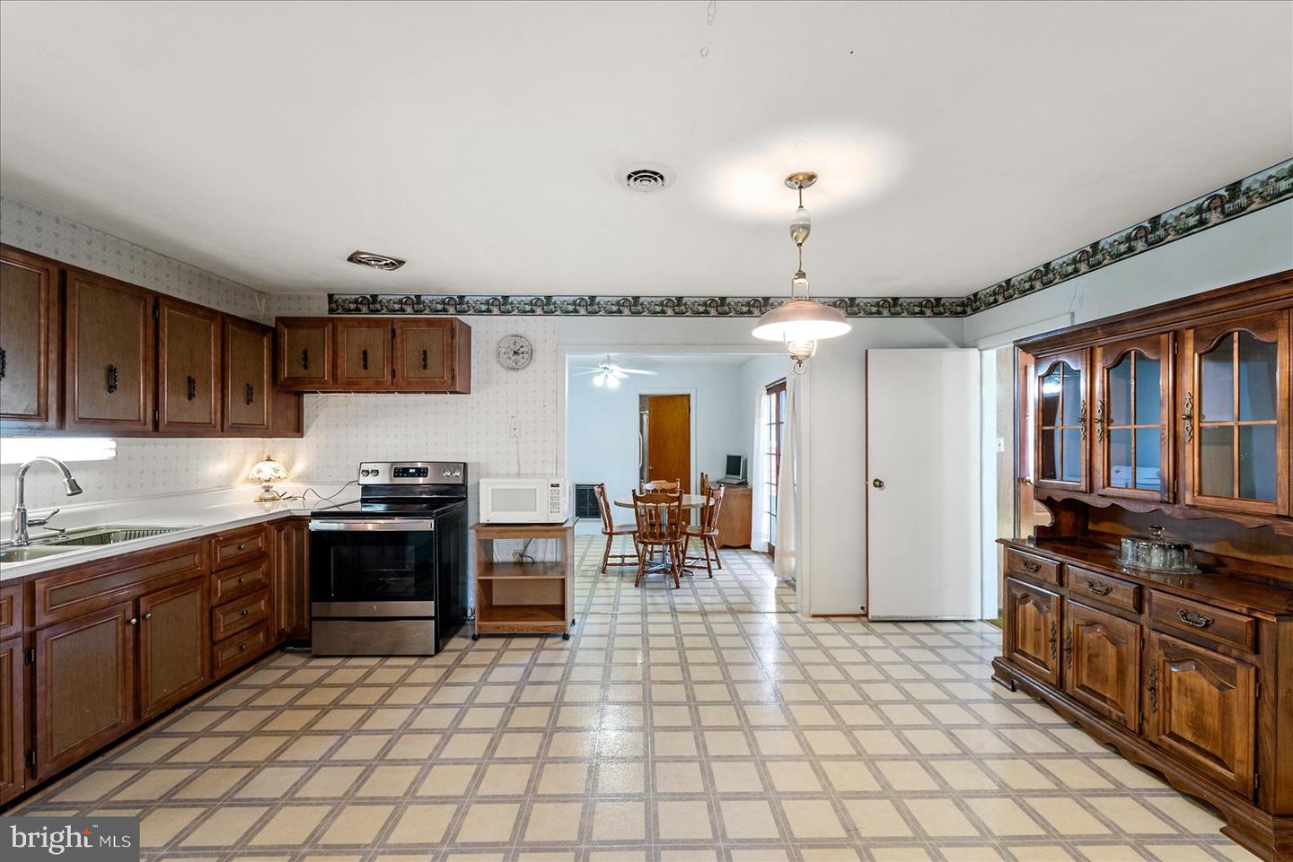 621 BUTLER AVE, WINCHESTER, Virginia 22601, 4 Bedrooms Bedrooms, ,2 BathroomsBathrooms,Residential,For sale,621 BUTLER AVE,VAWI2009352 MLS # VAWI2009352