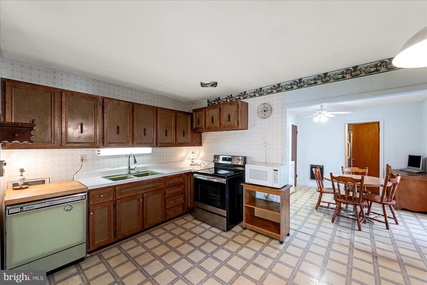 621 BUTLER AVE, WINCHESTER, Virginia 22601, 4 Bedrooms Bedrooms, ,2 BathroomsBathrooms,Residential,For sale,621 BUTLER AVE,VAWI2009352 MLS # VAWI2009352