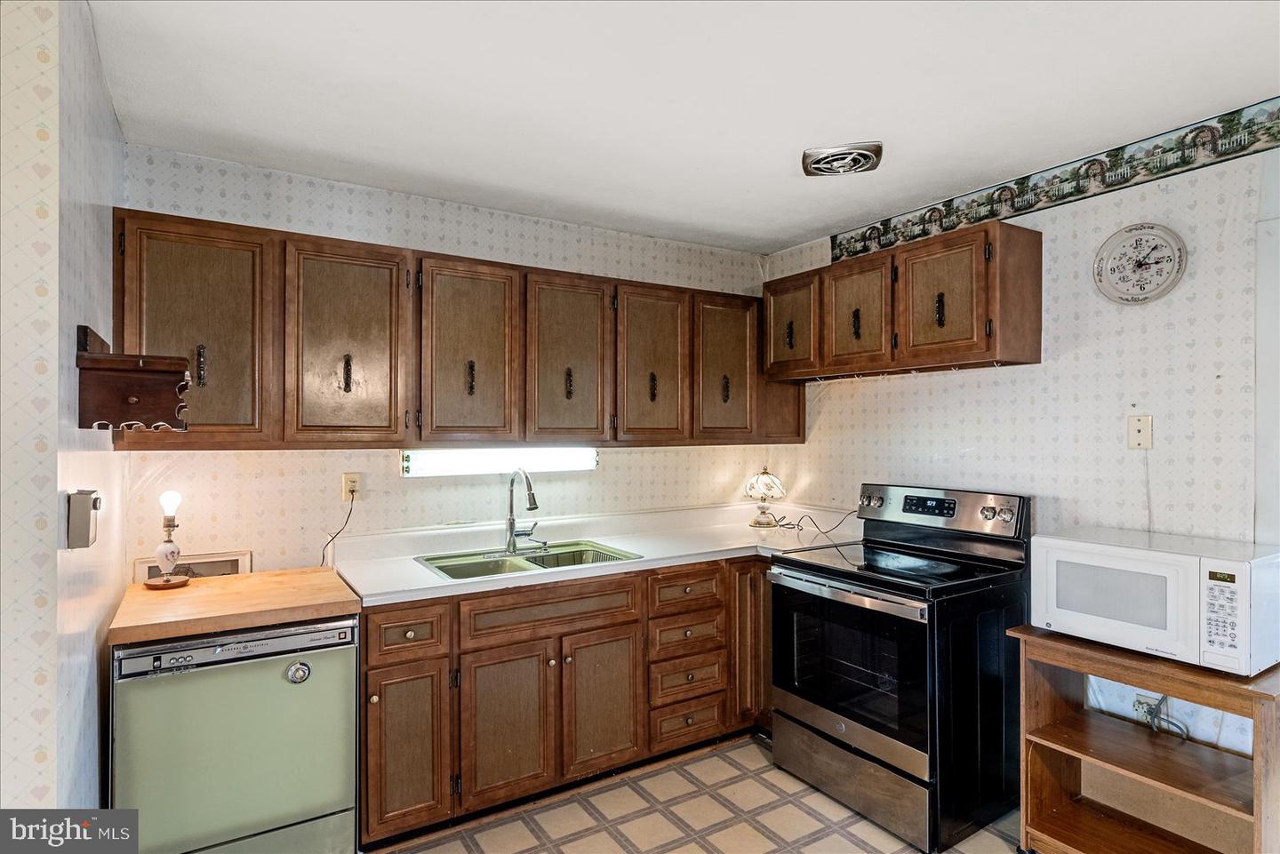 621 BUTLER AVE, WINCHESTER, Virginia 22601, 4 Bedrooms Bedrooms, ,2 BathroomsBathrooms,Residential,For sale,621 BUTLER AVE,VAWI2009352 MLS # VAWI2009352