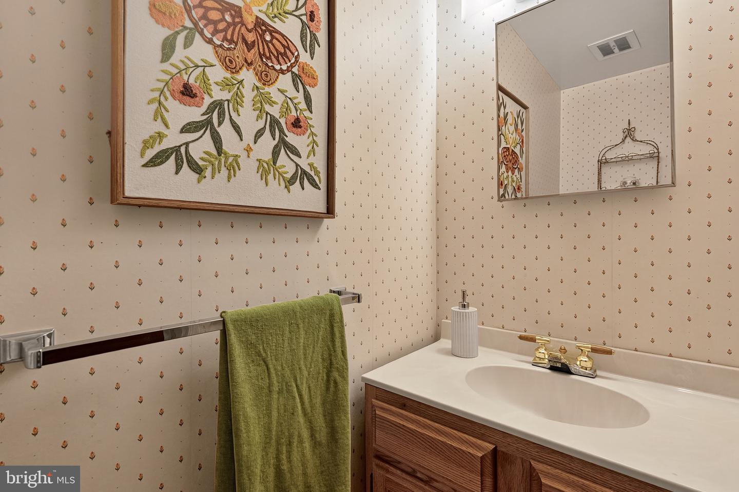 3806 BENT BRANCH RD, FALLS CHURCH, Virginia 22041, 4 Bedrooms Bedrooms, ,2 BathroomsBathrooms,Residential,For sale,3806 BENT BRANCH RD,VAFX2276504 MLS # VAFX2276504 3806 BENT BRANCH RD, FALLS CHURCH, Virginia 22041, 4 Bedrooms Bedrooms, ,2 BathroomsBathrooms,Residential,For sale,3806 BENT BRANCH RD,VAFX2276504 MLS # VAFX2276504