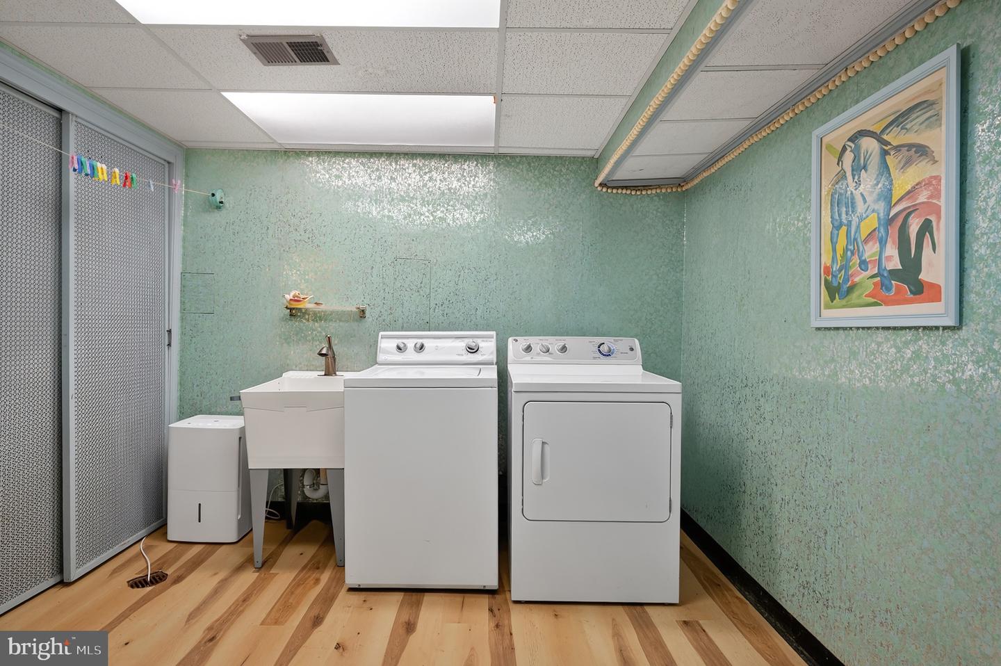 3806 BENT BRANCH RD, FALLS CHURCH, Virginia 22041, 4 Bedrooms Bedrooms, ,2 BathroomsBathrooms,Residential,For sale,3806 BENT BRANCH RD,VAFX2276504 MLS # VAFX2276504 3806 BENT BRANCH RD, FALLS CHURCH, Virginia 22041, 4 Bedrooms Bedrooms, ,2 BathroomsBathrooms,Residential,For sale,3806 BENT BRANCH RD,VAFX2276504 MLS # VAFX2276504