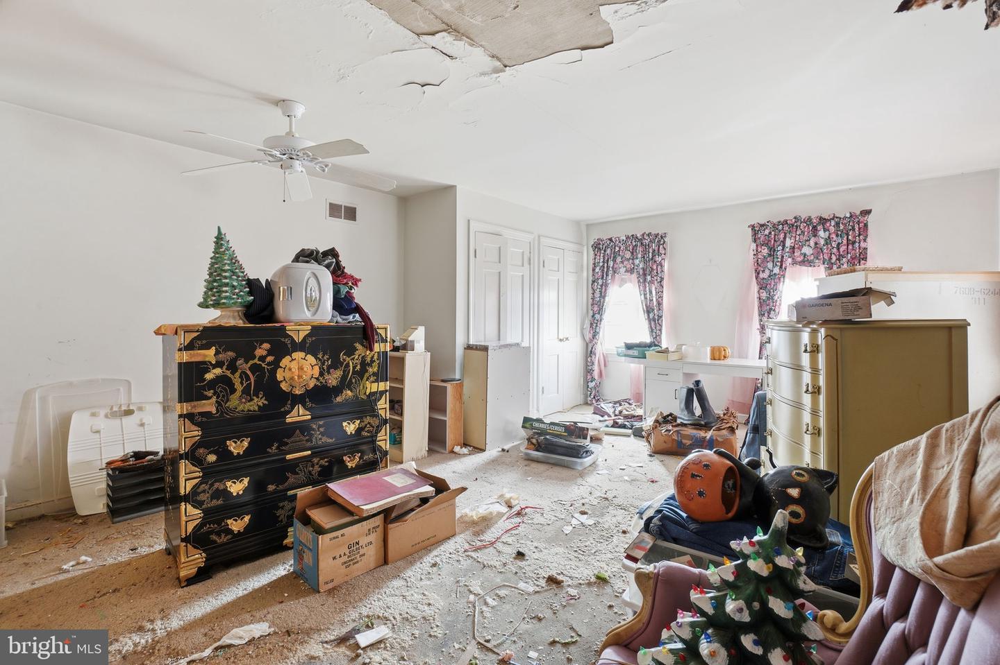 1430 FOXHALL RD NW, WASHINGTON, District Of Columbia 20007, 4 Bedrooms Bedrooms, ,3 BathroomsBathrooms,Residential,For sale,1430 FOXHALL RD NW,DCDC2229264 MLS # DCDC2229264 1430 FOXHALL RD NW, WASHINGTON, District Of Columbia 20007, 4 Bedrooms Bedrooms, ,3 BathroomsBathrooms,Residential,For sale,1430 FOXHALL RD NW,DCDC2229264 MLS # DCDC2229264