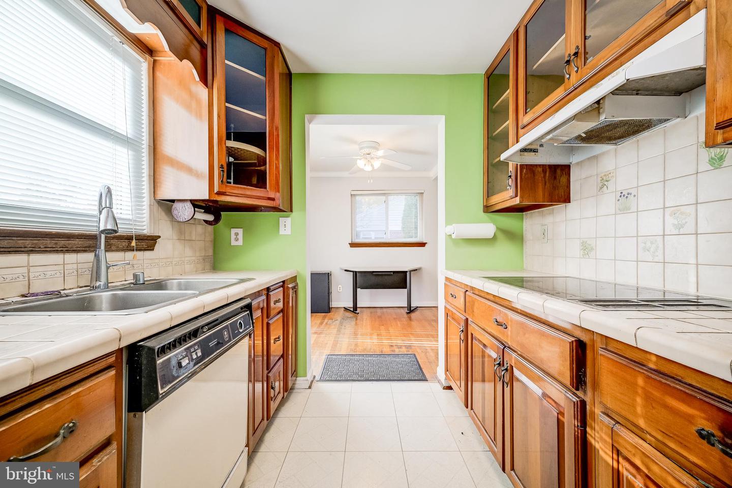 3215 PARKWOOD TER, FALLS CHURCH, Virginia 22042, 6 Bedrooms Bedrooms, ,3 BathroomsBathrooms,Residential,For sale,3215 PARKWOOD TER,VAFX2276858 MLS # VAFX2276858 3215 PARKWOOD TER, FALLS CHURCH, Virginia 22042, 6 Bedrooms Bedrooms, ,3 BathroomsBathrooms,Residential,For sale,3215 PARKWOOD TER,VAFX2276858 MLS # VAFX2276858