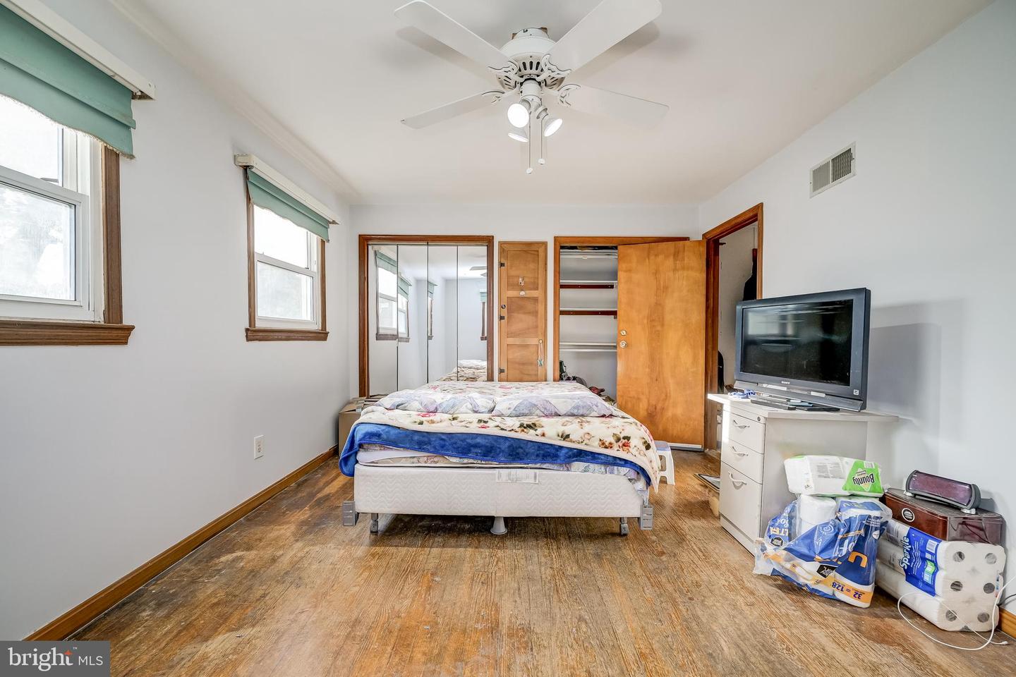 3215 PARKWOOD TER, FALLS CHURCH, Virginia 22042, 6 Bedrooms Bedrooms, ,3 BathroomsBathrooms,Residential,For sale,3215 PARKWOOD TER,VAFX2276858 MLS # VAFX2276858 3215 PARKWOOD TER, FALLS CHURCH, Virginia 22042, 6 Bedrooms Bedrooms, ,3 BathroomsBathrooms,Residential,For sale,3215 PARKWOOD TER,VAFX2276858 MLS # VAFX2276858