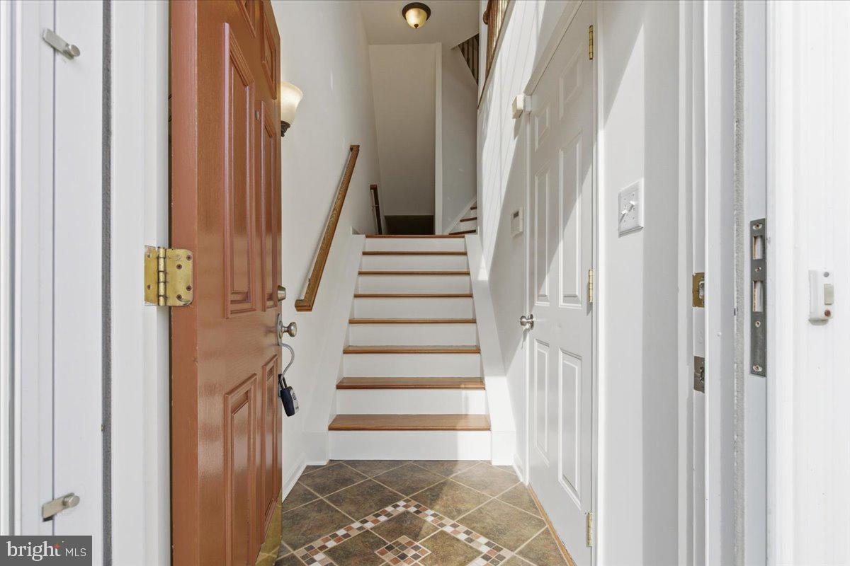 6636 HUNTER CREEK LN, ALEXANDRIA, Virginia 22315, 3 Bedrooms Bedrooms, ,3 BathroomsBathrooms,Residential,For sale,6636 HUNTER CREEK LN,VAFX2276974 MLS # VAFX2276974 6636 HUNTER CREEK LN, ALEXANDRIA, Virginia 22315, 3 Bedrooms Bedrooms, ,3 BathroomsBathrooms,Residential,For sale,6636 HUNTER CREEK LN,VAFX2276974 MLS # VAFX2276974