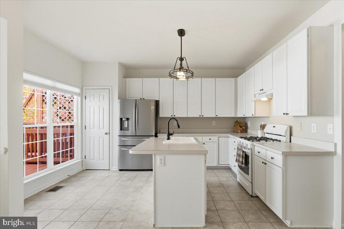 6636 HUNTER CREEK LN, ALEXANDRIA, Virginia 22315, 3 Bedrooms Bedrooms, ,3 BathroomsBathrooms,Residential,For sale,6636 HUNTER CREEK LN,VAFX2276974 MLS # VAFX2276974 6636 HUNTER CREEK LN, ALEXANDRIA, Virginia 22315, 3 Bedrooms Bedrooms, ,3 BathroomsBathrooms,Residential,For sale,6636 HUNTER CREEK LN,VAFX2276974 MLS # VAFX2276974