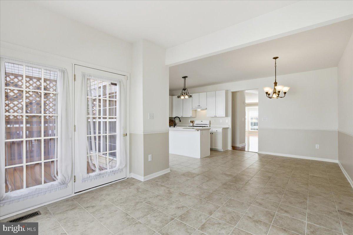 6636 HUNTER CREEK LN, ALEXANDRIA, Virginia 22315, 3 Bedrooms Bedrooms, ,3 BathroomsBathrooms,Residential,For sale,6636 HUNTER CREEK LN,VAFX2276974 MLS # VAFX2276974 6636 HUNTER CREEK LN, ALEXANDRIA, Virginia 22315, 3 Bedrooms Bedrooms, ,3 BathroomsBathrooms,Residential,For sale,6636 HUNTER CREEK LN,VAFX2276974 MLS # VAFX2276974